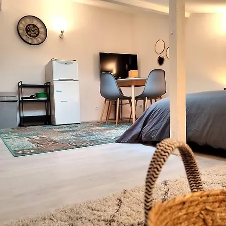 Leopold 30m2 Hyper Centre, Netflix & Wi-fi Апартаменты